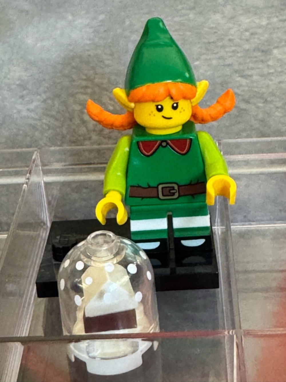 LEGO Holiday Elf Minifigure from Series 23